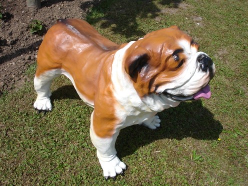 Tuinbeeld hond bulldog