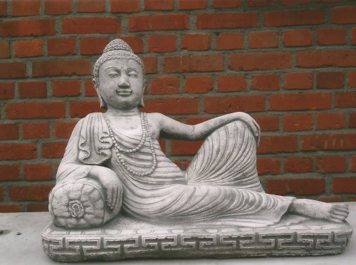 Boeddha op bank