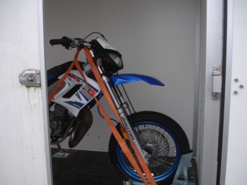 Gesloten motorfiets aanhanger